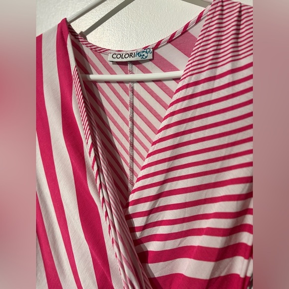 🎉4/30$🎉 Pink and White Ruched Mini Dress V-Neck Short Sleeve🤍 - Picture 2 of 3